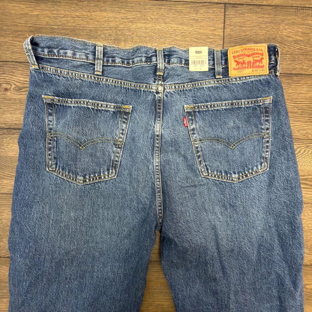 Levis 565 97 Loose Straight Jeans Mens 40x30 Medium Wash Blue A7221-0012 NWT